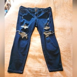 Button fly, distressed skinny jeans